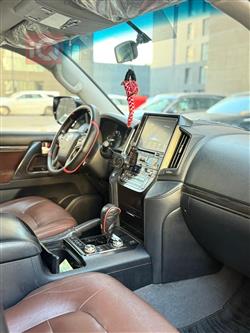 تۆیۆتا لاند کروزەر